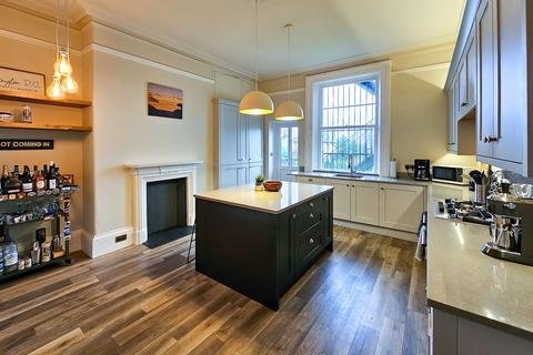 2 bedroom flat for sale, Park Drive, Harrogate, HG2