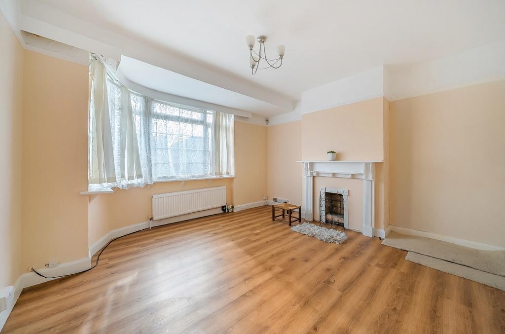 Cray Valley Road Orpington BR5 2 bed to rent £1,500 pcm (£
