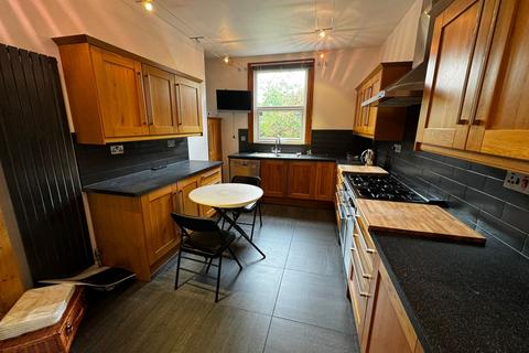 4 bedroom semi-detached house to rent, Radnor Road, Harrow, HA1 1RZ