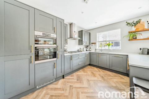 10 Runcie Crescent, Basingstoke, RG23 8BW