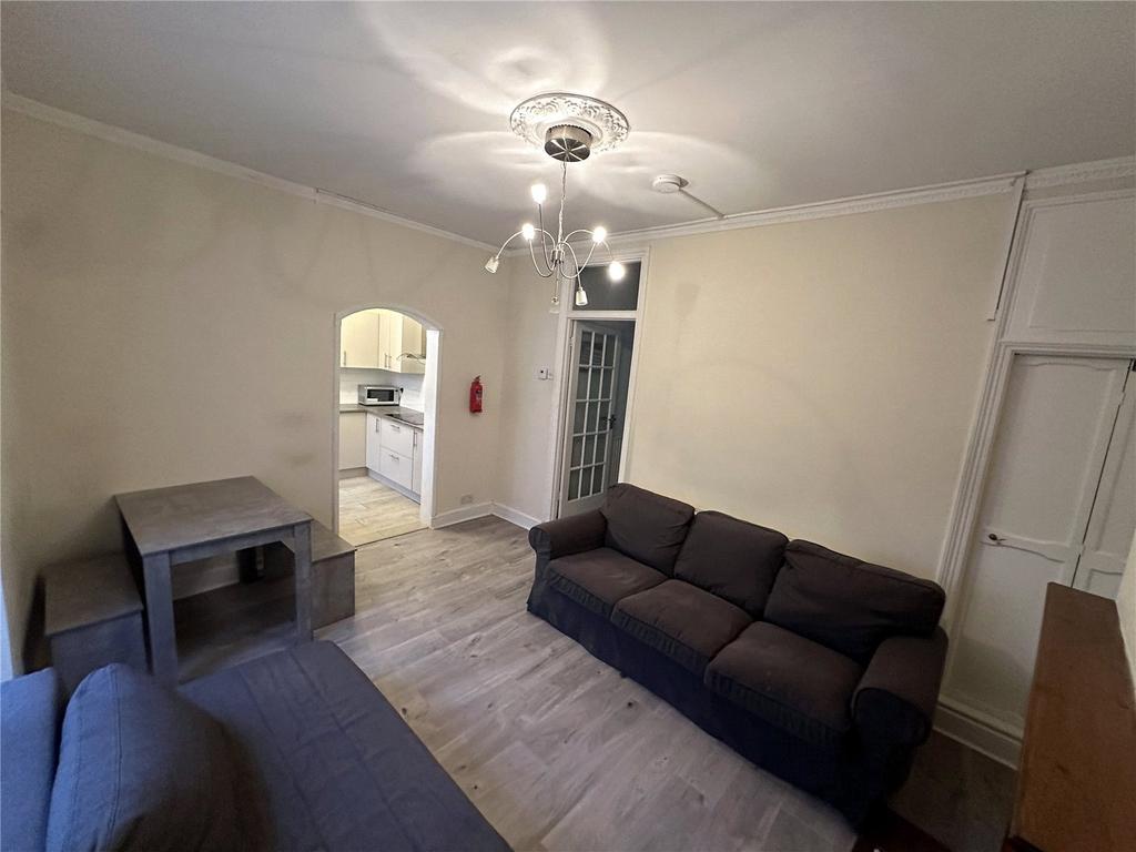 House in London - View 2