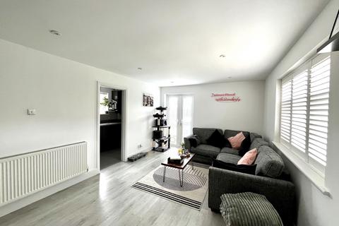 1 bedroom ground floor maisonette for sale, Stokesby Road, Chessington, Surrey. KT9 2DU