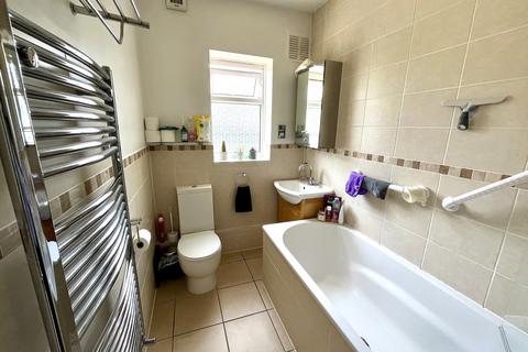 9 Reynolds Avenue, Chessington, KT9 2LQ