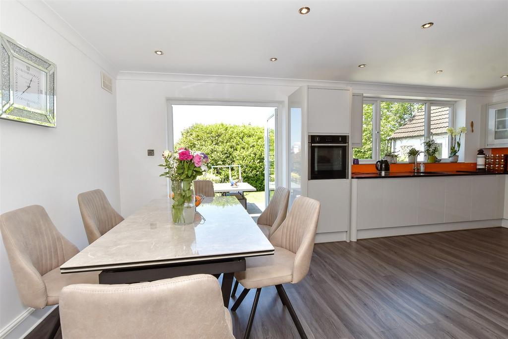 Kitchen/Dining Area