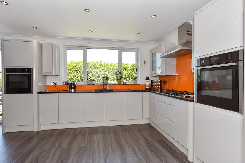 Kitchen/Dining Area