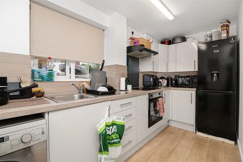 18 Thirlmere Close, Kettering, NN16 8LY