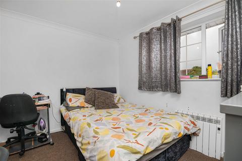 18 Thirlmere Close, Kettering, NN16 8LY
