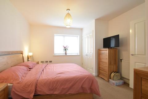1 bedroom maisonette to rent, Strawberry Fields, Addlestone, KT15