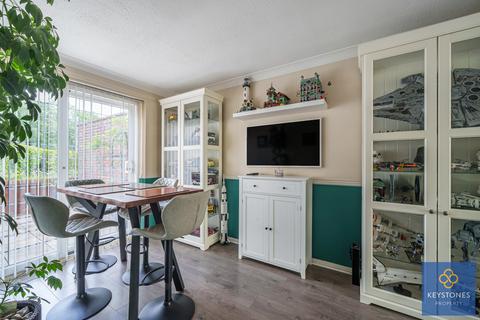 8 Cromwells Mere, Romford, RM1 4HU