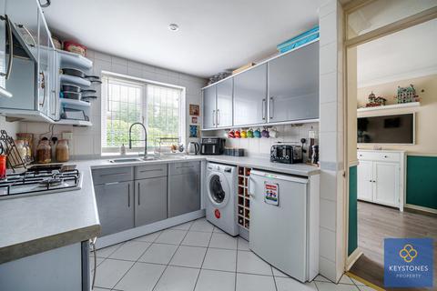 8 Cromwells Mere, Romford, RM1 4HU