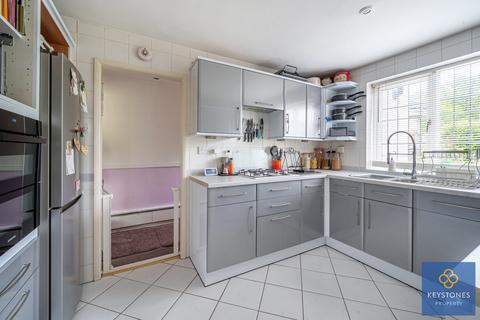 8 Cromwells Mere, Romford, RM1 4HU