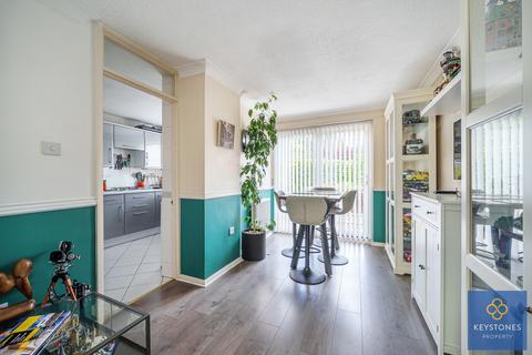 8 Cromwells Mere, Romford, RM1 4HU