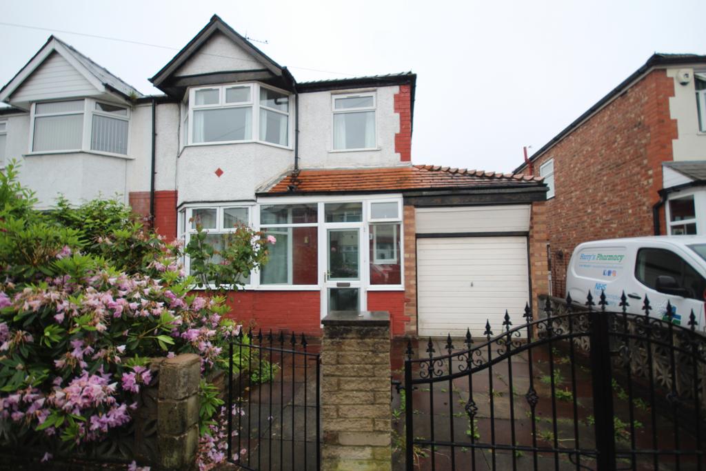 Bramley Ave, Stretford, M32 9HE 3 bed semidetached house for sale £