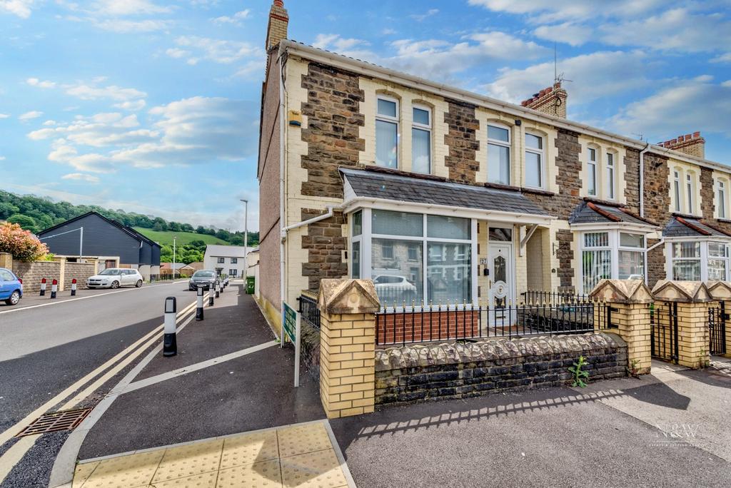 Plasturtwyn Terrace, Llanbradach... 3 bed end of terrace house for sale
