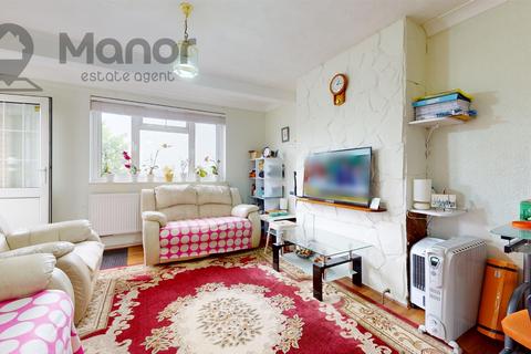 3 bedroom flat for sale, Ruskin Avenue, Manor Park, E12 6PN