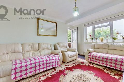 3 bedroom flat for sale, Ruskin Avenue, Manor Park, E12 6PN