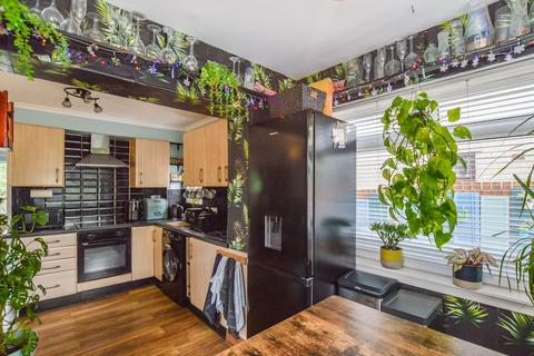 18 Glenview, KA23 9JQ