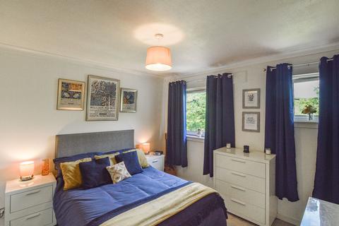 18 Glenview, KA23 9JQ