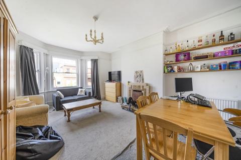 3 bedroom apartment to rent, Lyncroft Gardens London NW6