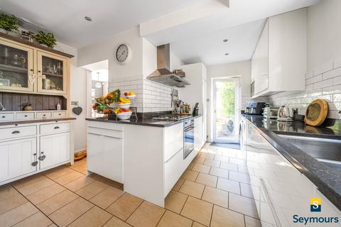 4 bedroom detached house for sale, High View Road, Surrey GU2