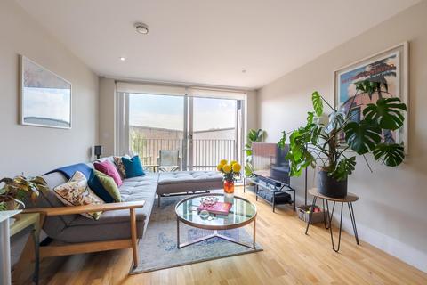 2 bedroom flat to rent, CAMBERWELL NEW ROAD, SE5