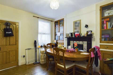 44 Hanman Road, Gloucester, GL1 4TJ
