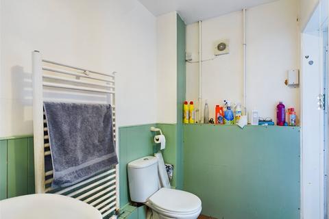44 Hanman Road, Gloucester, GL1 4TJ