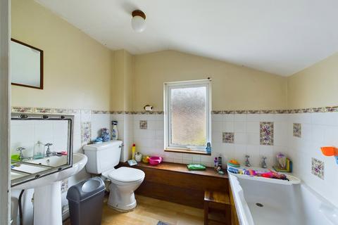 44 Hanman Road, Gloucester, GL1 4TJ