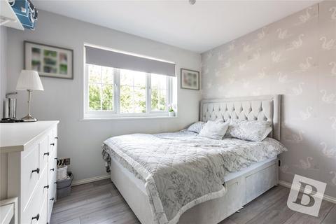 3 bedroom semi-detached house for sale, Cusak Road, Chelmer VIllage, Essex, CM2