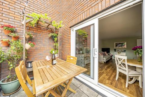 2 bedroom maisonette for sale, Clement Close, Chiswick