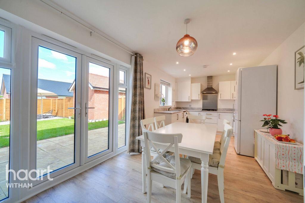 Hilton Drive, Hatfield Peverel 3 bed detached house for sale £450,000