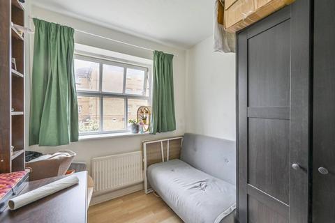 18 Tulip Gardens, Ilford, IG1 2JX