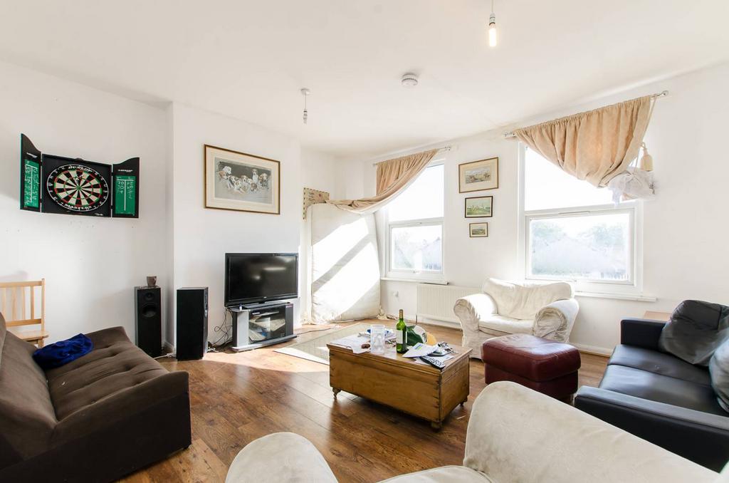 Brixton Road, Oval, London, SW9 3 bed flat to rent £2,800 pcm (£646 pw)
