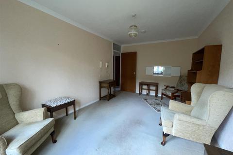 1 bedroom apartment for sale, Lyons Crescent, Tonbridge, Kent