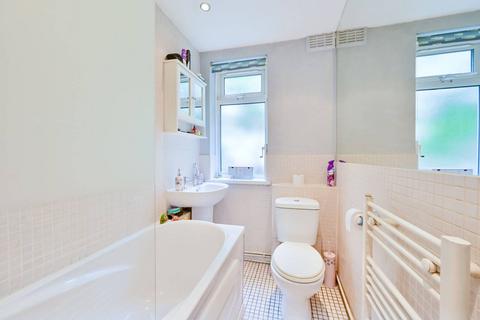 1 bedroom flat for sale, Gifford Gardens, Hanwell, London, W7