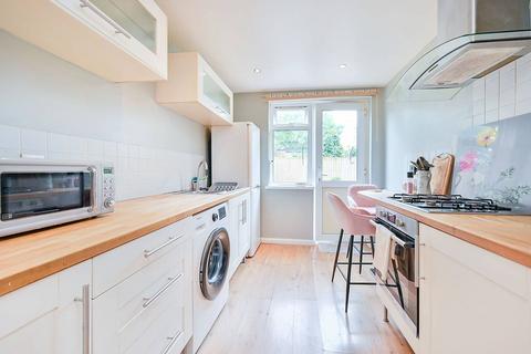 1 bedroom flat for sale, Gifford Gardens, Hanwell, London, W7