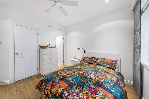 2 bedroom flat for sale, Metro Central Heights, Elephant and Castle, London, SE1
