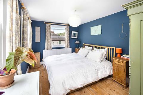 2 bedroom flat for sale, Southwold Road, London, E5