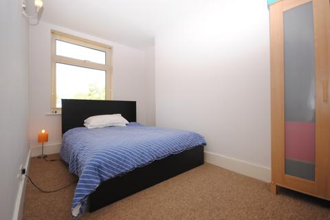 2 bedroom flat to rent, Grove Lane Camberwell SE5
