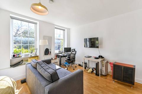 Studio to rent, Colebrooke Row, Angel, London, N1