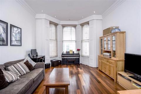 2 bedroom apartment to rent, London W8