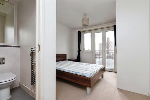 2 bedroom flat for sale, Nayland Court, Market Place, Romford, RM1