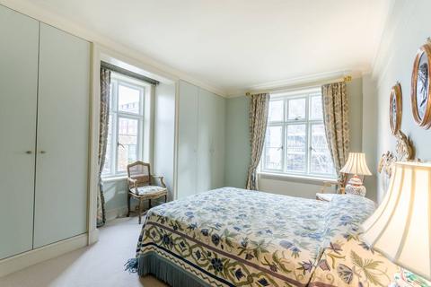 2 bedroom flat to rent, Chesterfield Gardens, Mayfair, London, W1J