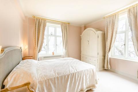 2 bedroom flat to rent, Chesterfield Gardens, Mayfair, London, W1J