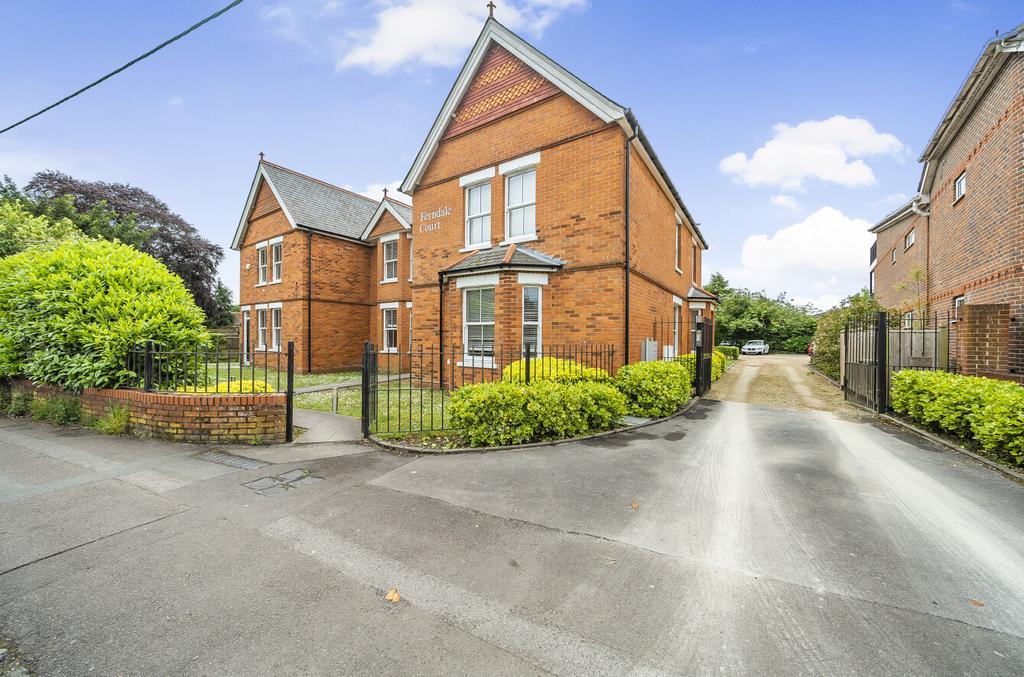 West End Road, Reading RG7 3 bed apartment for sale - £350,000