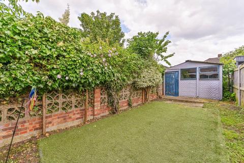 2 bedroom maisonette to rent, Byards Croft, Streatham, London, SW16