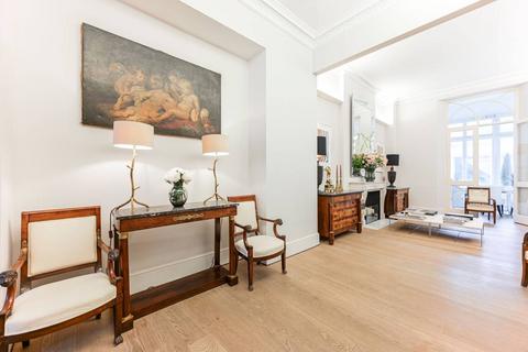 3 bedroom maisonette to rent, Eaton Place, Belgravia, London, SW1X