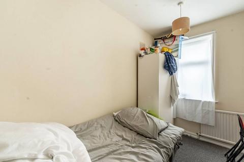 22 Springfield Mount, London, NW9 0SL