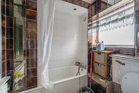 22 Springfield Mount, London, NW9 0SL