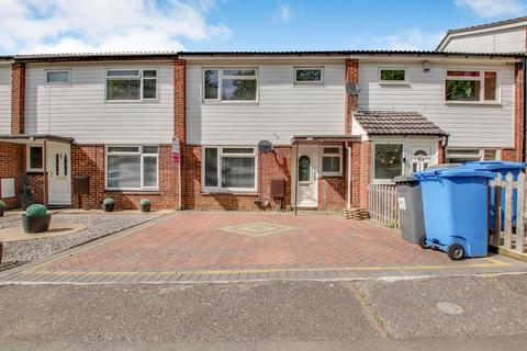 3 bedroom terraced house to rent, Chesterton Close, Ipswich